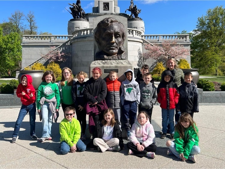 Third graders had a great trip to visit President Lincoln's tomb and his home in Springfield today! 