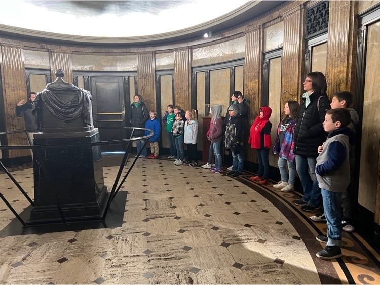 Third graders had a great trip to visit President Lincoln's tomb and his home in Springfield today! 